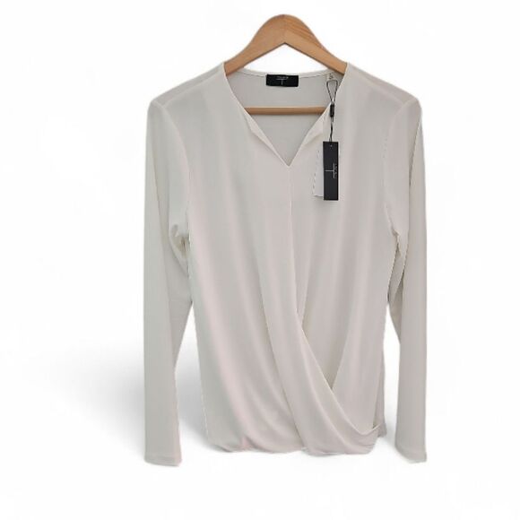 Tahari NWT Women's Top Size M Classic Minimalist V-Neck White Blouse Lightweight - Picture 1 of 16